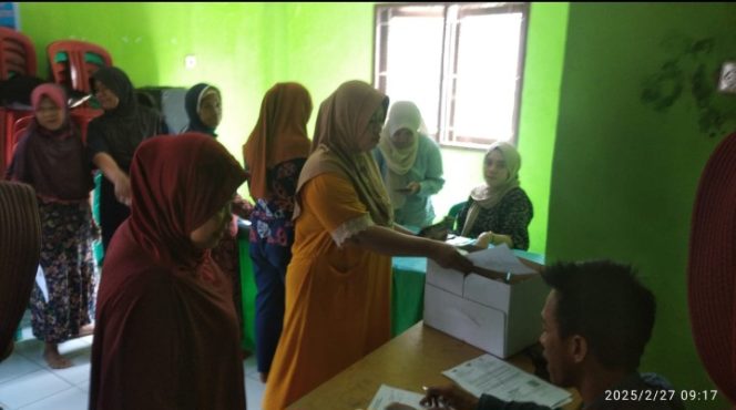 
					Pembagian Bansos di Desa Geredug Kecamatan Bojong Terkendalikan