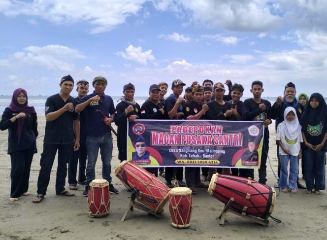 
					Padepokan Macan Pusaka Santri Adakan Munggah Wisata dan Latihan Pencak Silat di Pantai Bagedur
