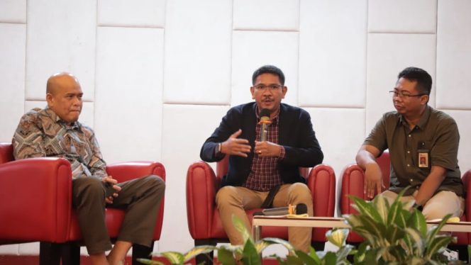 
					Evaluasi LKSPWU dan Penyerahan SK Perizinan LAZ dan LKSPWU (Dok/Ist)
