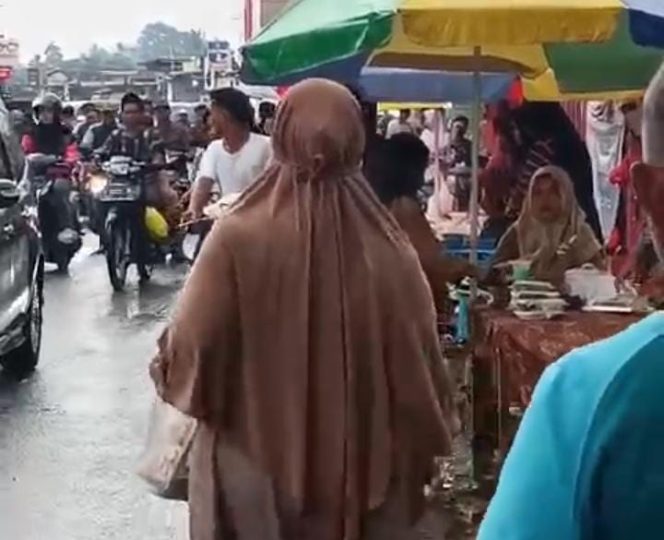 
					Pasar Binuangeun,takjil, ibu hamil, borong buka puasa, ramadhan,