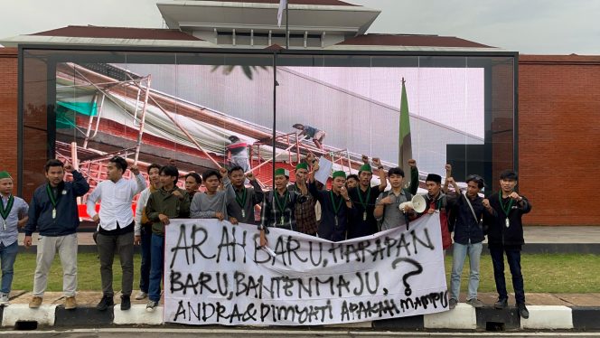 
					HMI Cabang Serang Tuntut Andra-Dimyati Jalankan Reformasi Birokrasi Bersih dan Transparan
