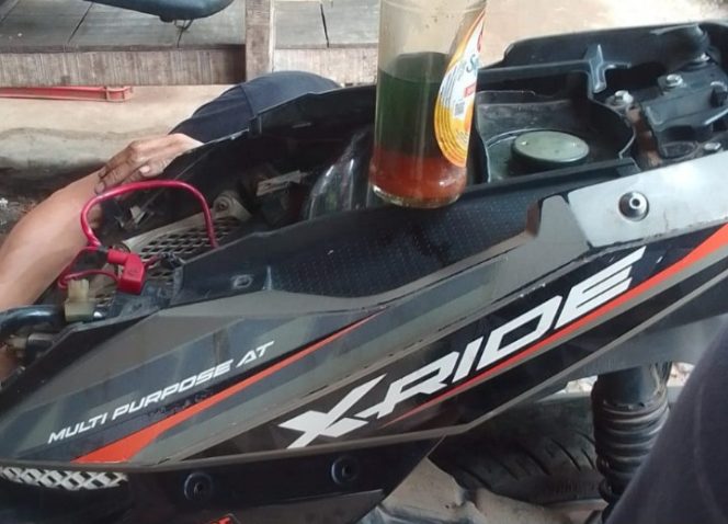 
					Foto : Saat dibengkel motor sedang dibongkar (Dok/Rudi)