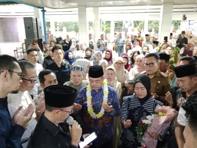 
					Penuh Doa di Sambut Kedatangan Bapak Bupati Lahat H. Bursah Zarnubi Kembali Ke Pendopoan