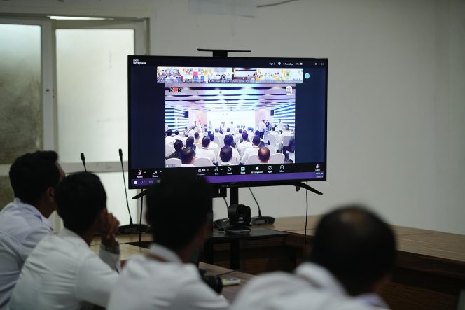 
					Hari Ke 3 Masuk Kerja, Wabup Dompu Ikuti Zoom Meting IPKD MCP Tahun 2025