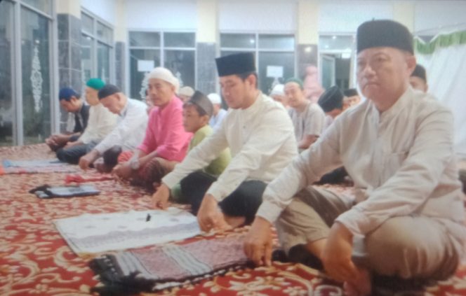 
					Bupati Dompu Laksanakan Sholat Isya dan Taraweh Bersama di Masjid Pendopo
