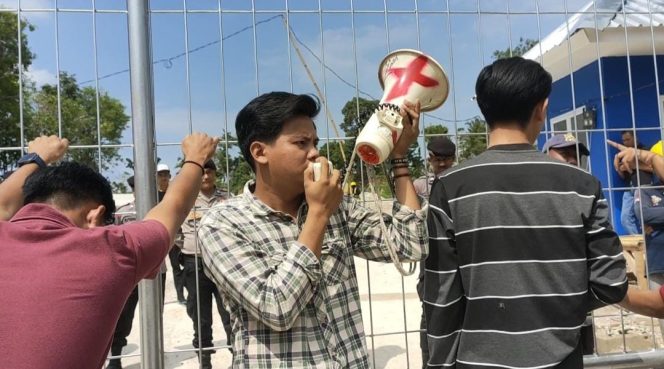 
					Perusahaan Yang diduga Tak Kantongi Izin, Di Demo Mahasiswa