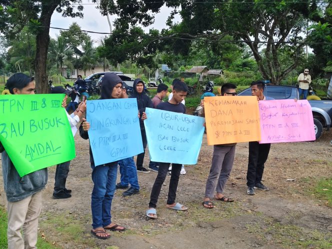 
					PTPN III & VIII di Demo Mahasiswa dan Pemuda yang tergabung dari GPMI Pandeglang Jilid II
