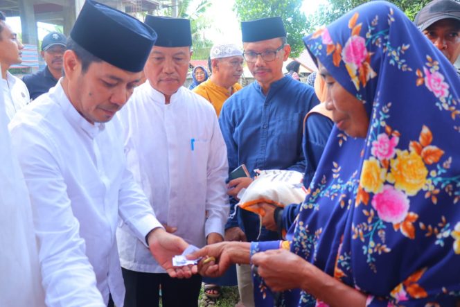 
					Bupati Dompu Laksanakan Safari Ramadan di Kecamatan Hu,u, Awali kunjungan Pasar Murah