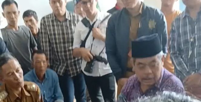 
					Audiensi Memanas, Bupati Lahat : Aku Dak Takut Dengan Rombongan Kamu Ini