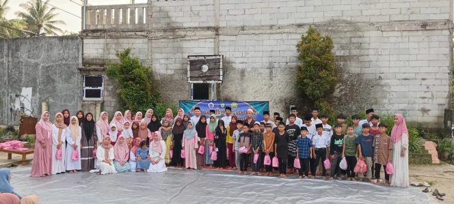 
					Yayasan Ar rido santunan Anak Yatim Piatu Didepan sekolah (Dok/Istimewa)