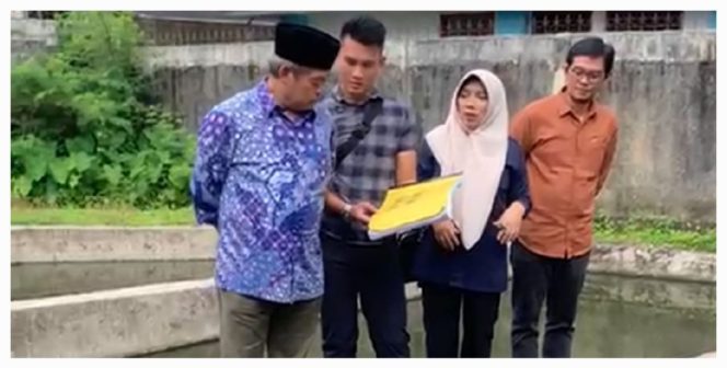 
					Foto. Bupati Lahat saat tinjau pasar benih ikan
