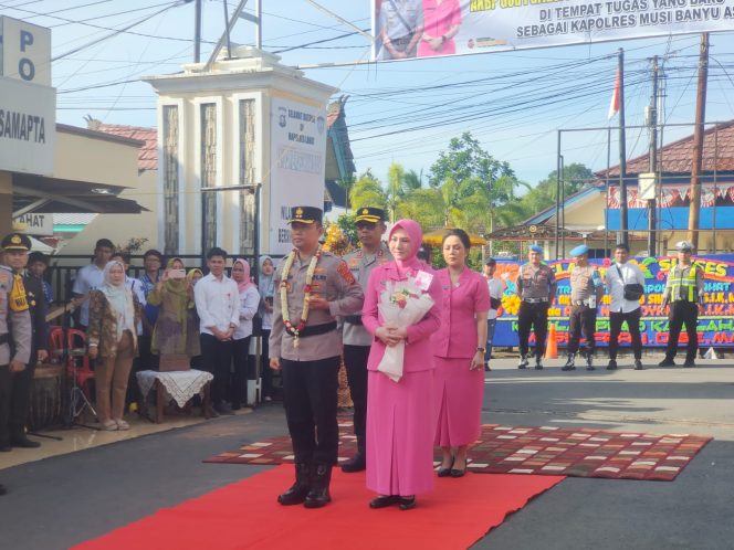 
					Polres Lahat Gelar Tradisi Penyambutan Kapolres Yang Baru
