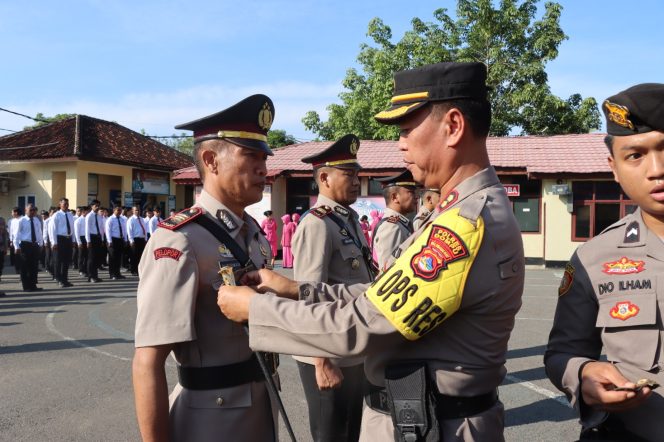 
					Mutasi 7 Pejabat Utama Di Lingkup Polres Dompu, Kapolres Tegaskan Profesionalisme dan Perangi Narkoba