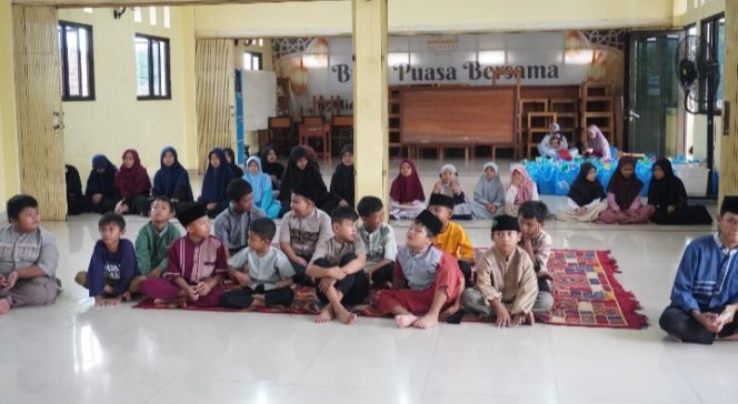 
					LPAYD Al-Fatah Berbagi Bahagia Bersama Yatim dan Dhu’afa (Dok/Ist)