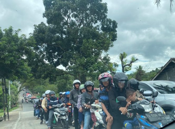 
					Jalur Jalan Wisata Pandeglang Macet (Dok/Megatrust/Ist)