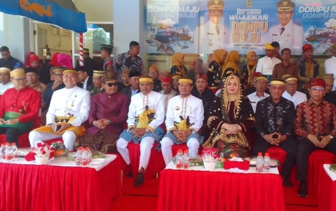 
					Bupati dompu pimpin upacara harlah kabupaten dompu (ist)