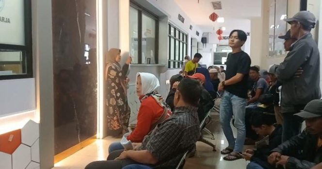 
					Samsat pandeglang saat memberikan pelayanan kepada masyarakat (Dok/Irgi/nusakata.com)
