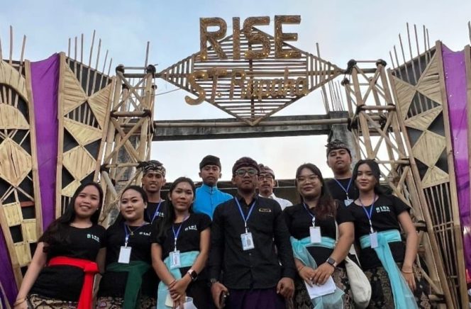 
					Photo: STT Rupaka Banjar Kebon solid dan kompak mempersiapkan puncak acara HUT ke-46 (Dewa)