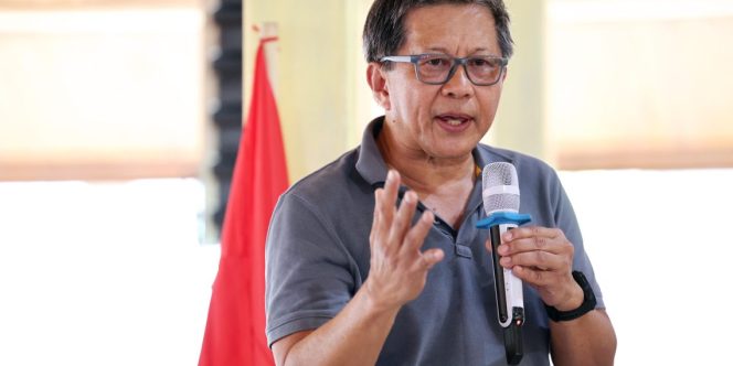 
					Foto : Rocky Gerung dalam acara jambore karhutla 2025
