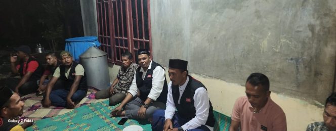 
					Samsul Admi Hadiri Takziah Ibunda Anggota KPA di Gandapura, Tekankan Nilai Solidaritas dan Persaudaraan (Ist)