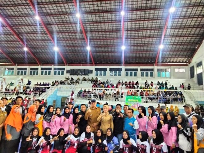 
					Foto. Wabub Lahat, saat hadiri pembukaan bola voli dalam rangka hari jadi Kabupaten Lahat (Ist).
