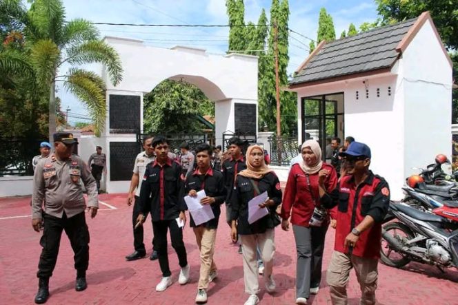 
					Pulau Sumbawa Siap Menjadi Provinsi: DEMA FH UNSA Dukung Aksi Blokade Pelabuhan