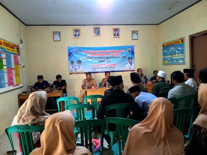 
					Foto. Musyawarah Desa Curuglemo dalam hal pembentukan lembaga informasi publik (Ist).