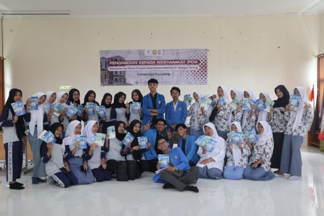 
					PKM Universitas Pamulang Kampus Serang: Pengenalan Teknologi Informasi Dalam Dunia Pekerjaan menggunakan Aplikasi Perkantoran