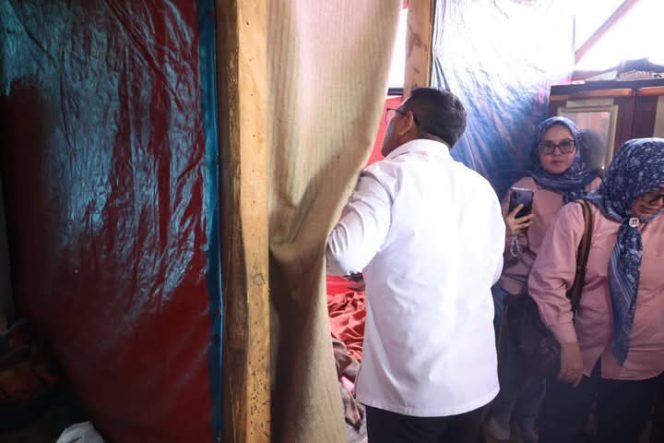 
					Gubernur Banten Tinjau Huntara Cigobang: Pemprov Siap Perbaiki Akses Jalan dan Siapkan Lahan Huntap (Ist)