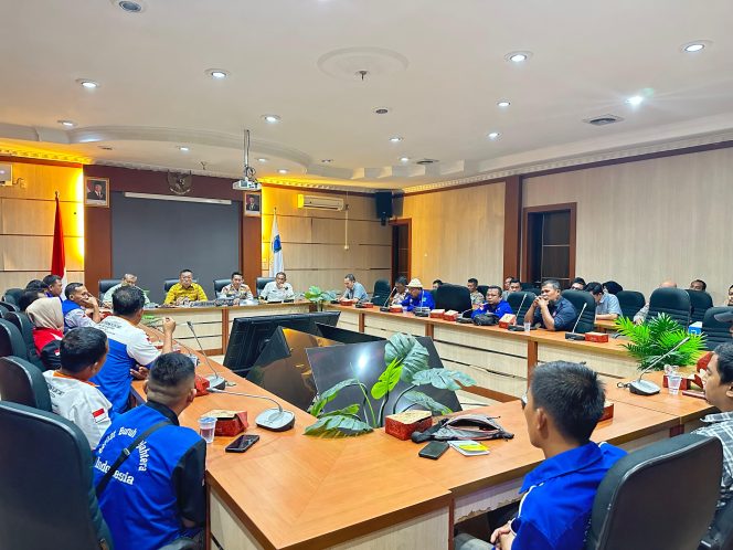 
					Polres Lahat Amankan Aksi Damai Buruh di Kantor Pemda dalam Rangka Peringatan Hari Buruh