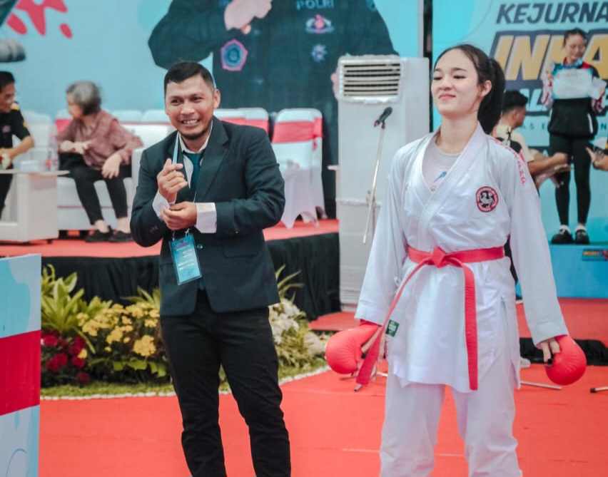 Polwan Cantik, Sabet Medali Emas Kejuaraan Karate di Malaysia
