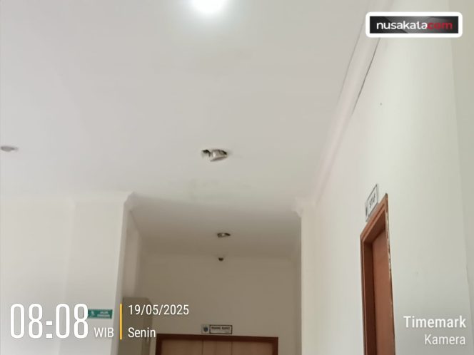
					Ruangan Sekretariat Daerah Kabupaten Pandeglang. Kondisi Lampu-lampu copot (Dok/Irgi/nusakata.com)