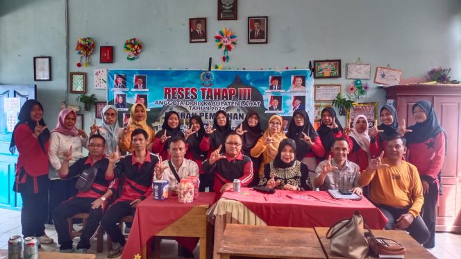 
					Kunjungan Reses Tahap III Anggota DPRD Lahat Hj. Sumiati, S.Pd. ke SD Negeri 3 Lahat (Ist)