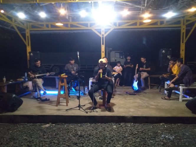 
					Foto. Talenta musik Lebak Selatan di cafe Haigo Malingling (Ist).