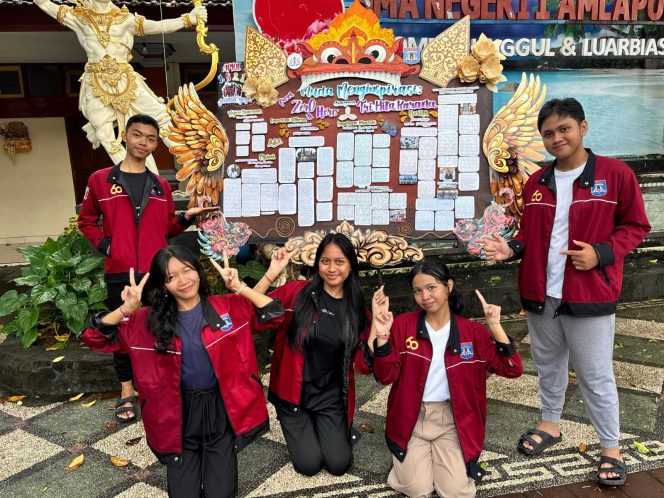 
					Photo: Tim Mading Siswa SMAN 1 Amlapura juara Lomba Mading Karma IPB University (dok: ist).