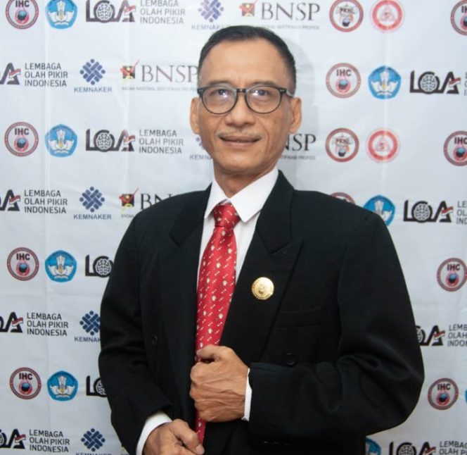 
					Photo: Agus Purnomo, Ketua DPC Perkumpulan Komunitas Hipnotis Indonesia (PKHI) DPC Bekasi (dok: Ist)