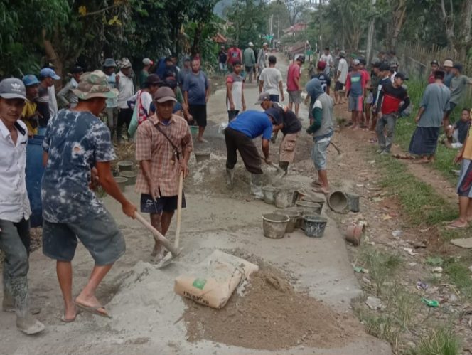 
					Masyarakat Cadasari dan Tepos minta jalan Kabupaten Pandeglang Dihibahkan ke masyarakat (Dok/Ist)
