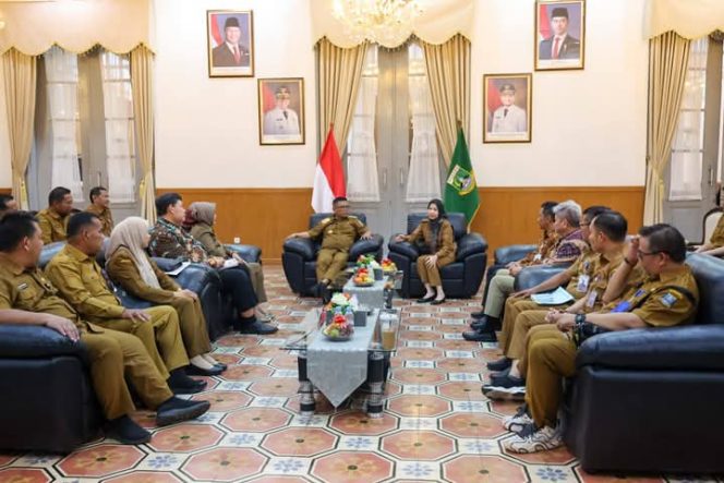 
					Gubernur Banten dan Bupati Serang Bahas Bank Banten (Dok/Ist)