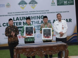Ketua PB MA dan Bank Indonesia foto bersama sambil menunjukan fakta integritas
