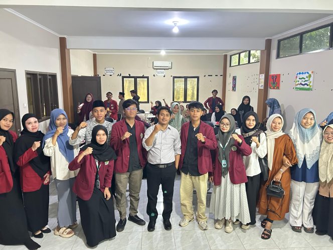 
					Kupas Tuntas Teknik Menulis Makalah dan Skripsi, DEMA STAI KH. Abdul Kabier Hadirkan Akademisi Muda (Ist)