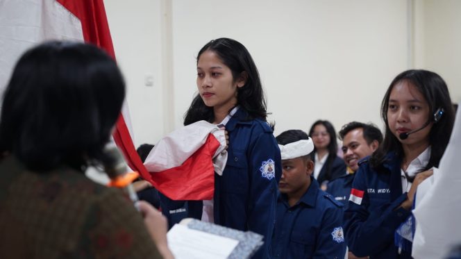 
					Photo: Evita Widayawati dan Ditya Agustia dilantik sebagai ketua dan wakil ketua BEM Kampus STAH Dharma Nusantara Jakarta (dok: istimewa)