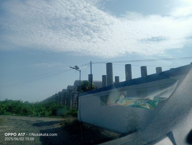 
					Depan Kantor Perusahaan Pembangunan Jalan Tol Serang - Panimbang (Dok/Irgi/nusakata.com)