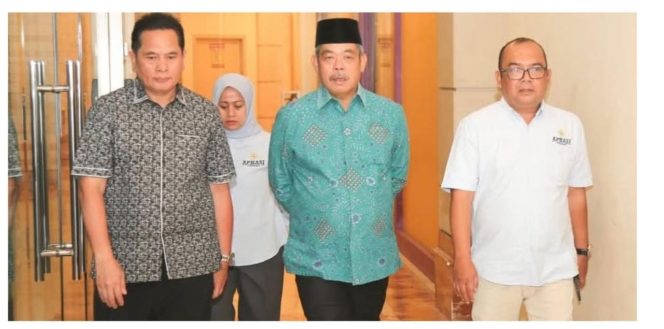 
					Foto. Ketua Umum dan Sekretaris Jenderal APKASI terpilih, saat melakukan kunjungan perdana ke Kantor Sekretariat APKASI di Jakarta (Ist).
