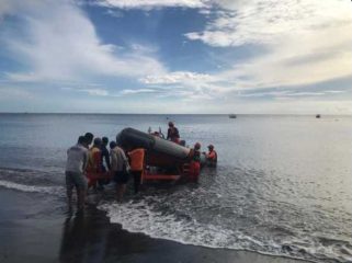 Photo: BMKG dan Polri beri sosialisasi dan tim SAR terus lakukan pencarian nelayan hilang di Bunutan (dok: ist)
