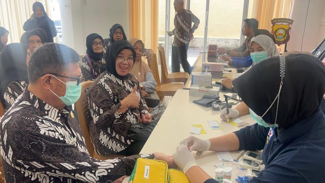 
					Polres Lahat Gelar Bhakti Kesehatan Gratis untuk Purnawirawan, Warakawuri, dan Pengemudi Online