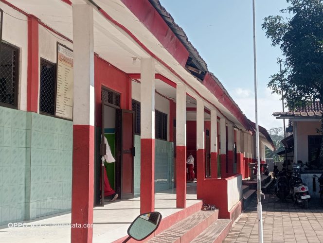 
					Sarana Prasarana Sekolah Kurang Diperhatian Padahal Dana Bos Selalu Turun, SDN Giripawana 2 Mencurigakan