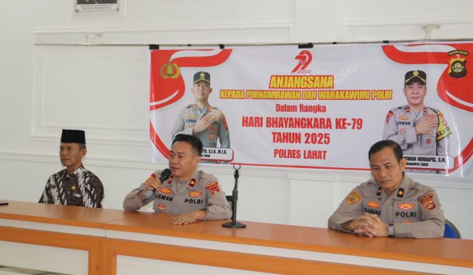 
					Polres Lahat Kunjungi Purnawirawan dan Warakawuri dalam Rangka HUT Bhayangkara ke-79 (Ist)