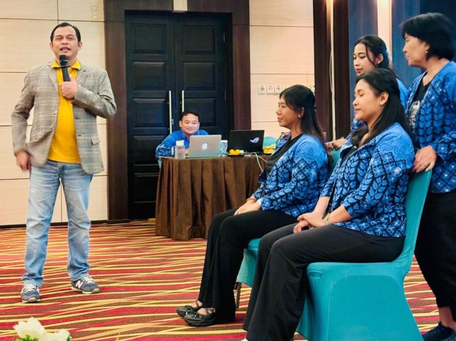 
					Photo: seminar nasional hypnoparenting dengan narasumber Avifi Arka, Ph.D., pakar hipnoterapi Indonesia (dok:IHC)