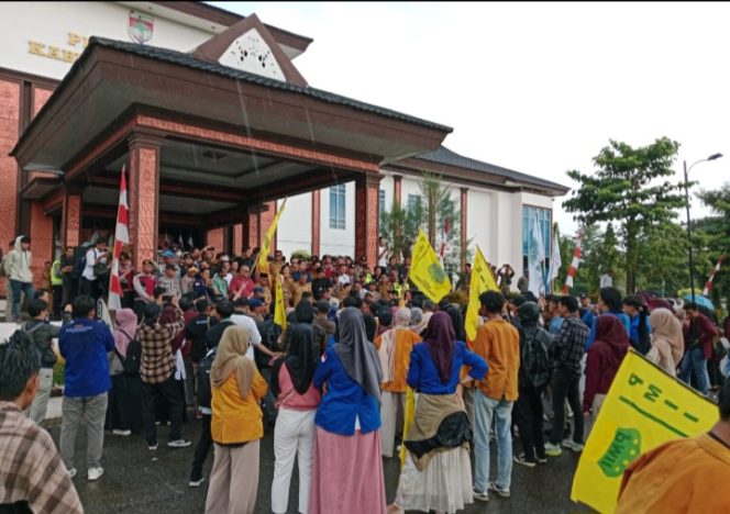 
					Demonstrasi Jilid II di Pemkab Musi Rawas: Mahasiswa Nilai Bupati Abaikan Aspirasi (Ist)