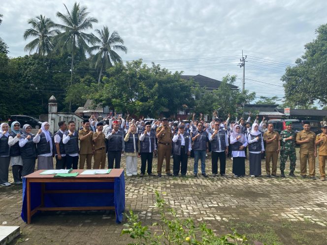 
					STKIP Syekh Manshur Resmi Lepas 111 Mahasiswa KKN di Kecamatan Jiput
